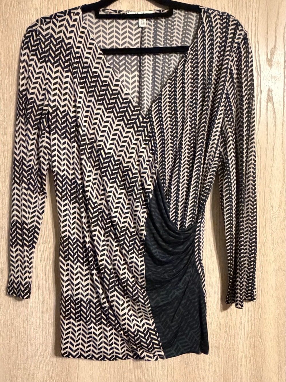 Max Mara Black & White & Green Geometrical Printed Wrap-Style Top